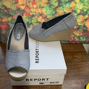 REPORT NAVY /WHITE PIN STRIPE WEDGE NWB 7.5